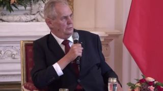 Zeman "zalichotil" českým novinárom