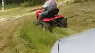 Syn nastrašil otca pri kosení