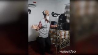 Poriadne sa odviazal na staré kolená