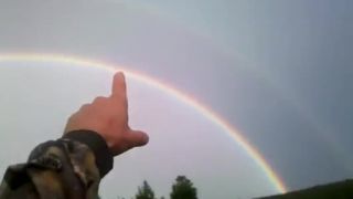 Hey krava! Pozri sa nato, dvojitá dúha. : - D