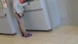 Zena sa Rozculila ked išla platiť