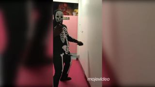 Tento halloweensky kostým poteší najmä nežné pohlavie