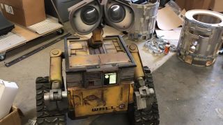 Dokonalá replika rozprávkového robota Wall-E