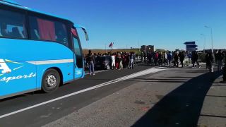 Zlatunkí africkí migranti obohatili cestu (Taliansko)