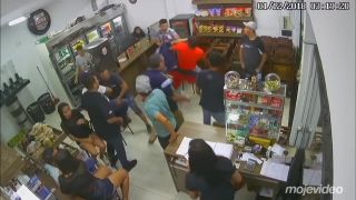 Vojak v civile zastrelený vlastnou zbraňou (Brazília)