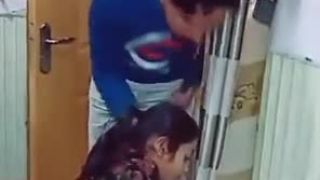Dievčatko sa takto uči.mp4