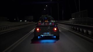 Subaru Impreza vo vianočnej výzdobe