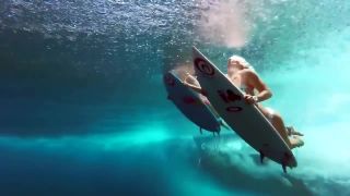 Leto už v Austrálii začalo, surferky sa tešia vlnám!