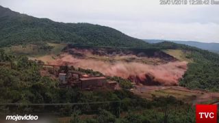 Pretrhnutie priehrady Brumadinho (Brazília)