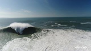 Najväčšie vlny sú v Nazaré (Portugalsko)