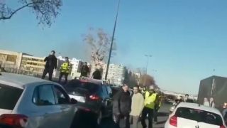 Žlté vesty napadli policajnú hliadku (Lyon)