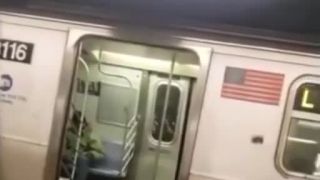 Preprava nosníka metrom (New York)