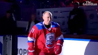 Putin - hokejová hviezda na kolenách