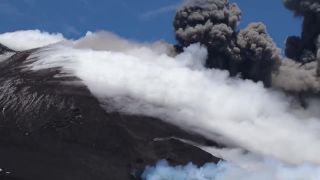 Etna sa dnes opäť prebudila