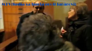 Ludia sa buria proti farárovi.mp4
