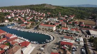 Stari Grad - Hvar - najstaršie mesto v Chorvátsku z dronu