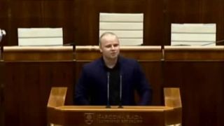 Mazurek kritizuje vyslanie slovenských vojakov na ruské hranice