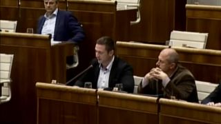 Uhrík reaguje na Danka, vyslanie vojakov k Rusku (46. schôdza)