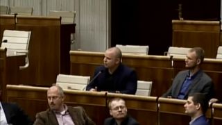 Mazurek reaguje na Klusa; vyslanie vojakov k Rusku (46. schôdza)