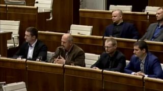 Kotleba reaguje na Klusa; vyslanie vojakov k Rusku (46. schôdza)