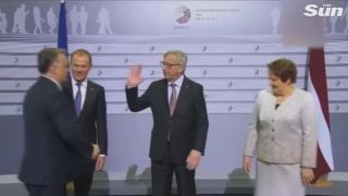 Junker fackuje Orbána