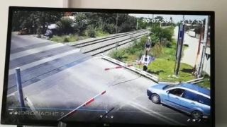 Na druhú stranu koľají