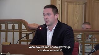 Uhrík sa vzdal mandátu vo VÚC, nechce sedieť na 2 stoličkách