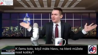 Nick Fuentes ironicky napravuje africkou kulturu