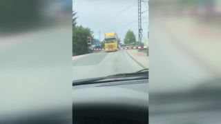 Svedok nakrútil zrážku vlaku s kamiónom v Prahe | 6.9.2019