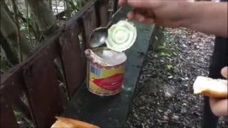 Šľahnutí kuchári koštujú šmakocinu zo Švédska - - Surströmming