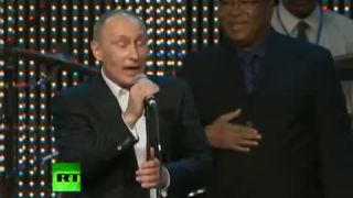Vladimír Putin spieva (2010)