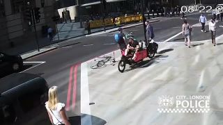 Cestná pomsta agresívneho cyklistu (Londýn)