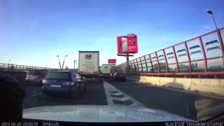 BLOKOVANIE JAZDNEHO PRUHU KAMIONOM Bratislava - Piatok