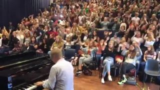 Tak milí študenti, zaspievame si Bohemian Rhapsody (Nórsko)