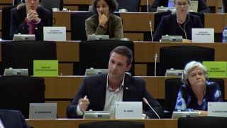 M. Uhrík v europarlamente: Páni z Bruselu, poďte bývať do osád!