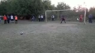 Tak takúto penaltu brankár vôbec nečakal!