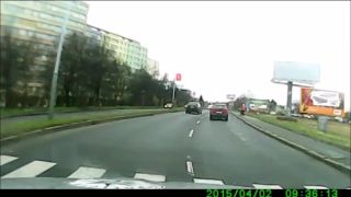 Policejní honička - řidiče zastaví až pásy s hroty