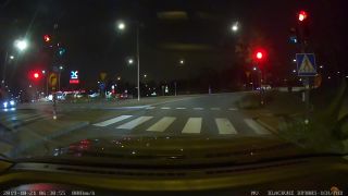 Cyklisti po prechode pre chodcov z toho jeden neosvetlený
