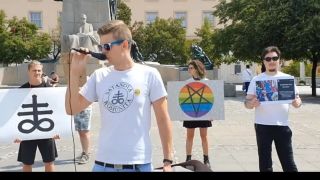Satanova komunita podporuje homosexuálov