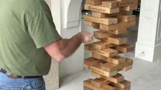 Kráľ spoločenskej hry Jenga