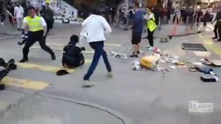Hong-Kongský policajt strelil protestujúcich