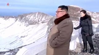 Kim Čong - un sa previezol na bielom koni.
