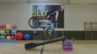 Danny MacAskill zašiel do telocvične