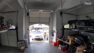 Tesla vs. žena vs. garáž