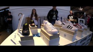 Tenisku nebo sneakersku?