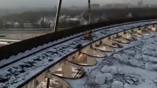 Dron zachytil pád masívnej budovy (Rusko)