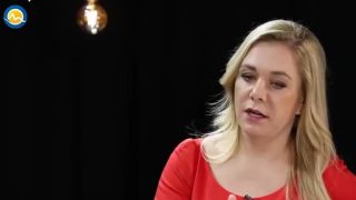 Pri Domine Sakovej aj Kovačič prikyvuje submisívne