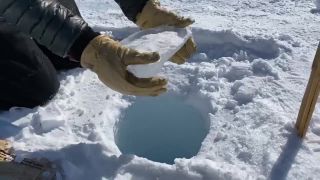 Do 140 metrov hlbokého vrtu vhodil kus ľadu (Antarktída)