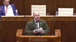 Kotleba naložil SMERákom