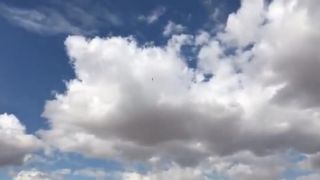 Plochozemec Mike Hughes zomrel vo svojej rakete